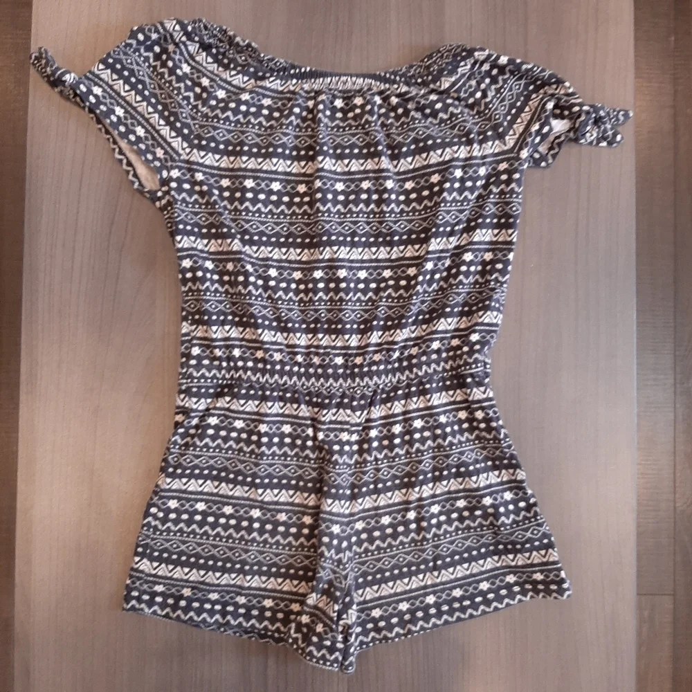 Oshkosh Boho Crochet Romper Short Tie Sleeve Striped Cotton Girls Size 7 Black